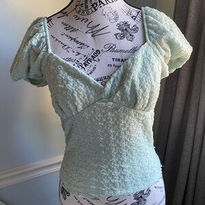 Cute top 💚